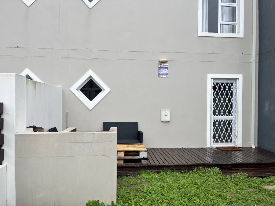 2 Bedroom Property for Sale in Parsonsvlei Eastern Cape